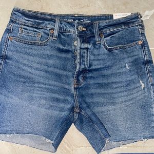 Hi-Rise Jean shorts frayed detail